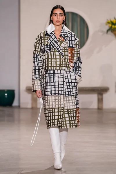 Look 7